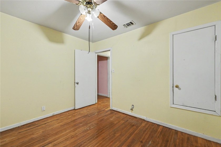 Welcome Home to this charming Two bedroom, One Bathroom Home- - photo 12