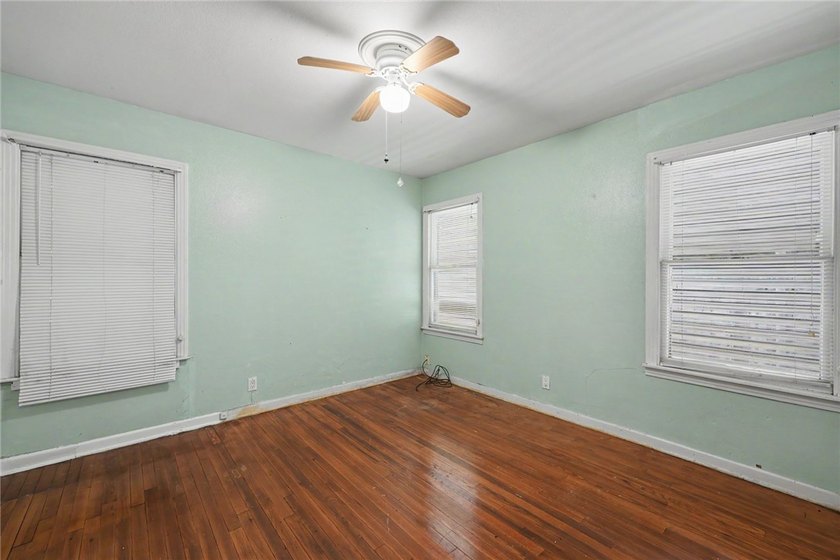 Welcome Home to this charming Two bedroom, One Bathroom Home- - photo 15
