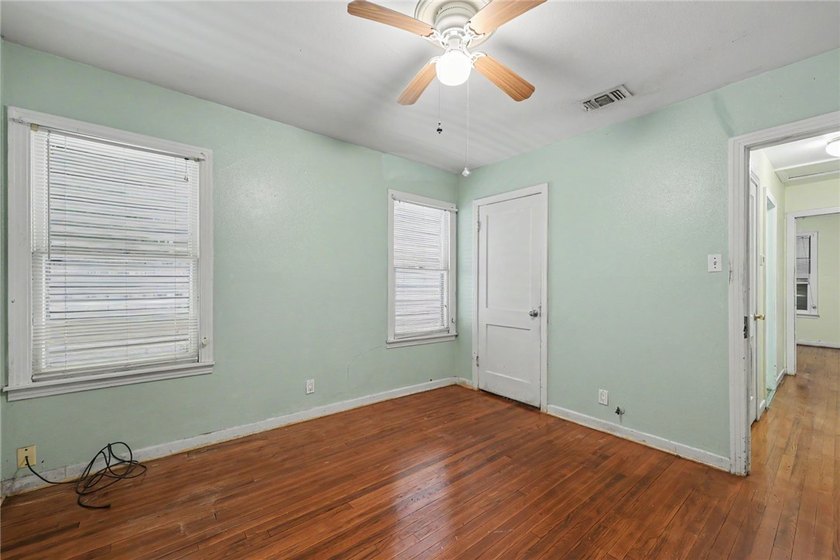 Welcome Home to this charming Two bedroom, One Bathroom Home- - photo 16