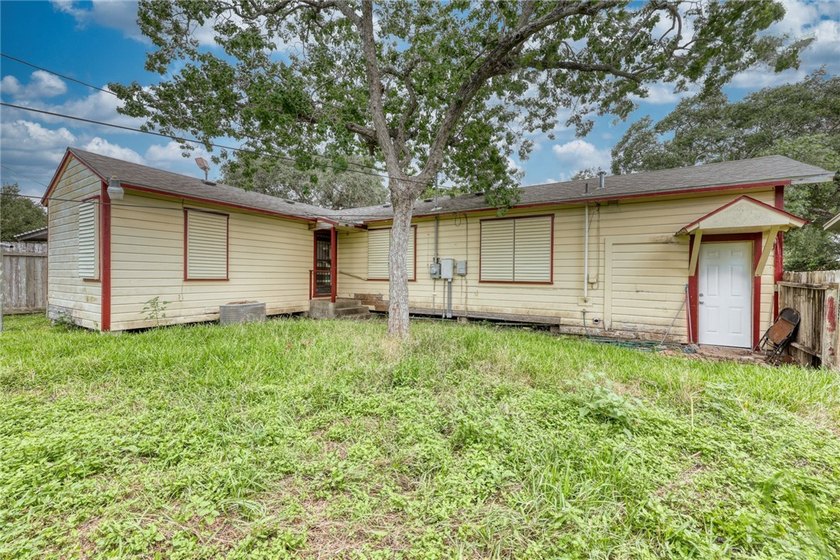 Welcome Home to this charming Two bedroom, One Bathroom Home- - photo 20