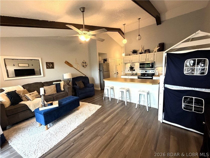 Top-floor, fully remodeled showstopper 1-bedroom condo that - photo 11