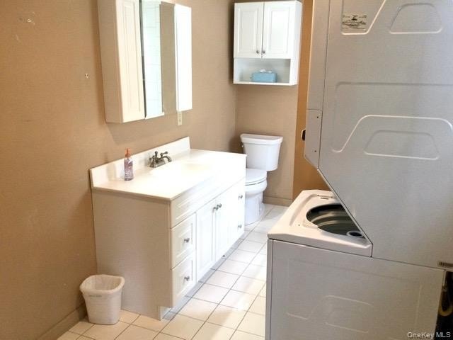 Well-maintained ranch ideally located south of Montauk Highway - photo 12