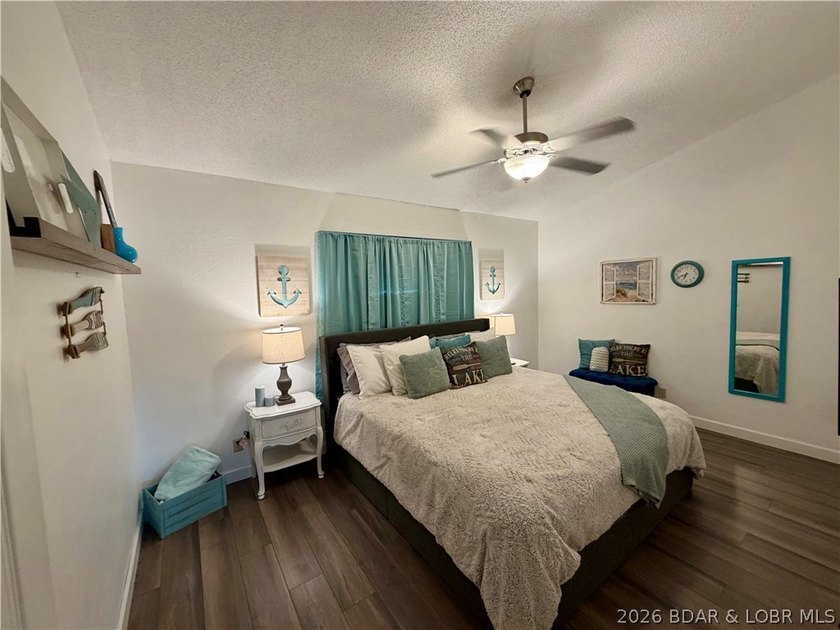 Top-floor, fully remodeled showstopper 1-bedroom condo that - photo 15