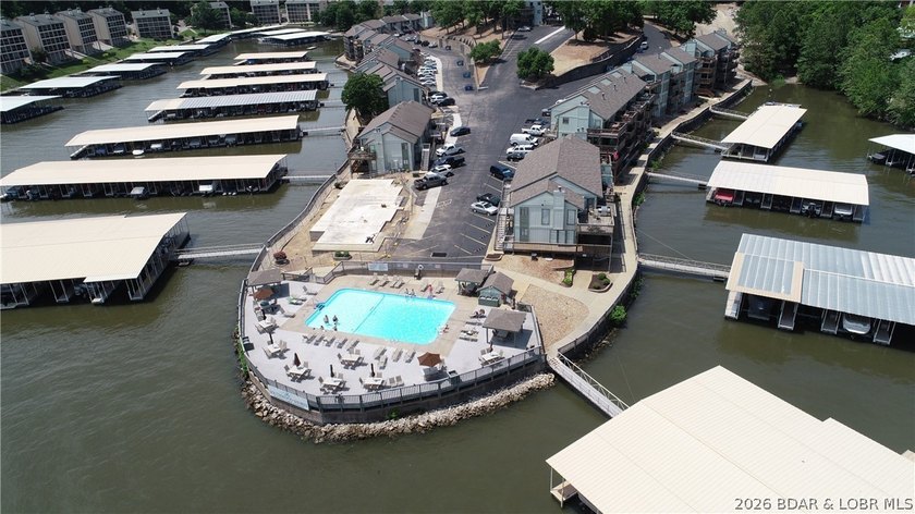 Top-floor, fully remodeled showstopper 1-bedroom condo that - photo 21
