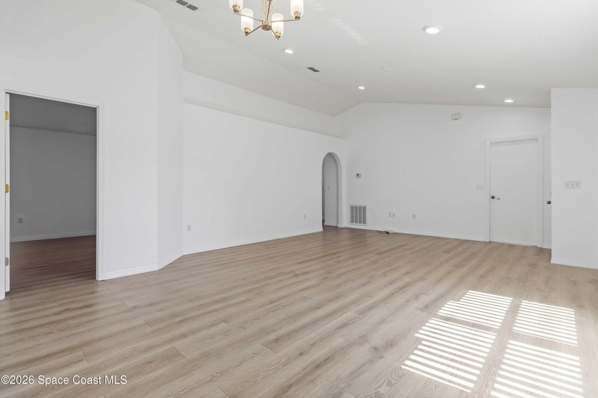 Welcome to your dream home! Remodeled and freshy painted - photo 6