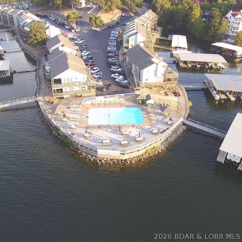 Top-floor, fully remodeled showstopper 1-bedroom condo that - photo 29