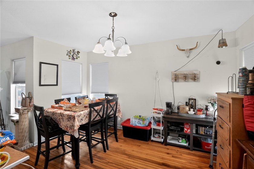 Charming three bed, two bath home with wood floors throughout - photo 17