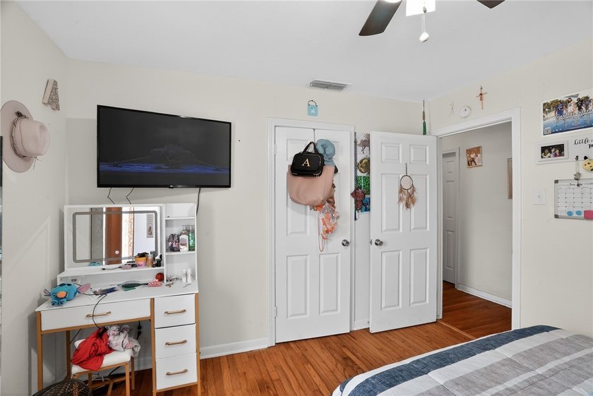Charming three bed, two bath home with wood floors throughout - photo 26