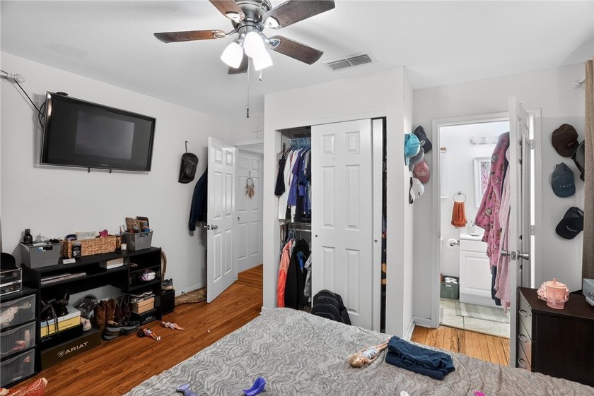 Charming three bed, two bath home with wood floors throughout - photo 27