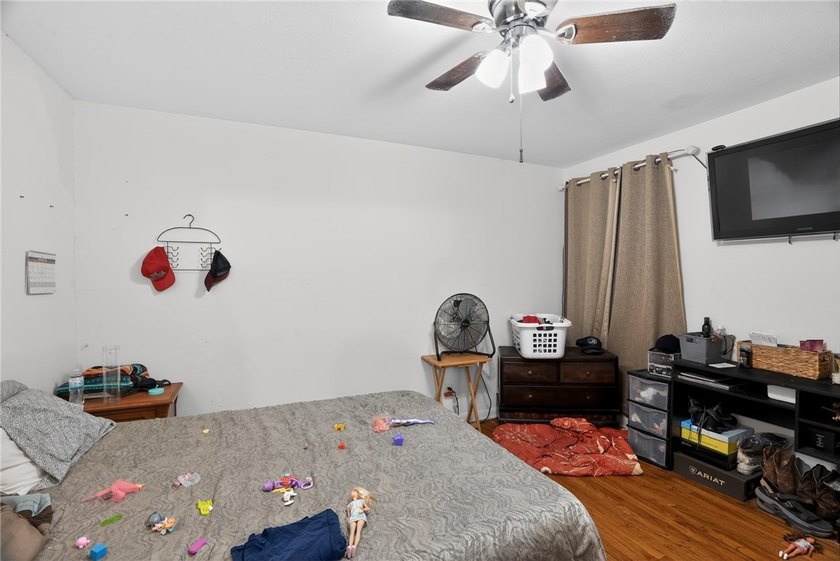 Charming three bed, two bath home with wood floors throughout - photo 29