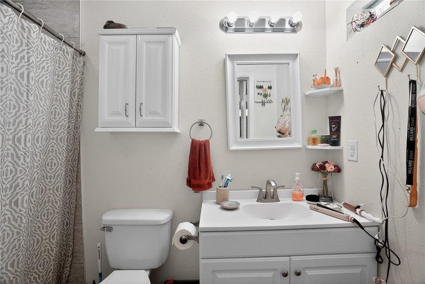 Charming three bed, two bath home with wood floors throughout - photo 32