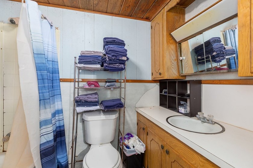 Come see this spacious home with Acreage Close to Town! Bonus! - photo 12