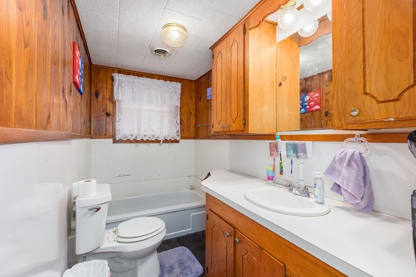 Come see this spacious home with Acreage Close to Town! Bonus! - photo 13