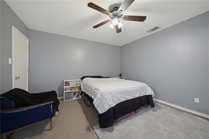 Welcome home! This adorable 3 bedroom, 2 bathroom home is - photo 10