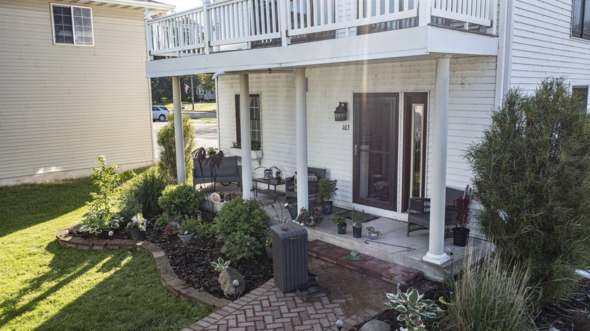 Well-maintained 4-bedroom, 2-bath character home with beautiful - photo 16