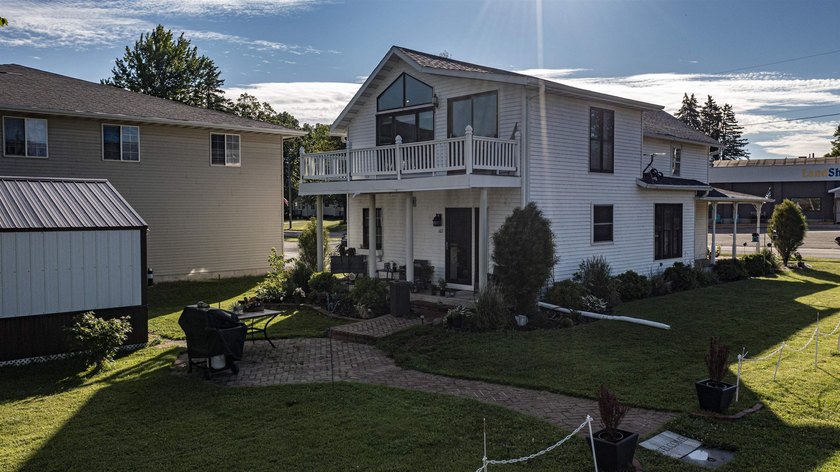 Well-maintained 4-bedroom, 2-bath character home with beautiful - photo 18
