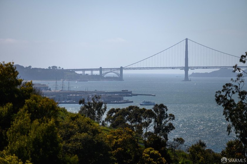 The Residences at Yerba Buena Island offer a rare opportunity to - photo 19
