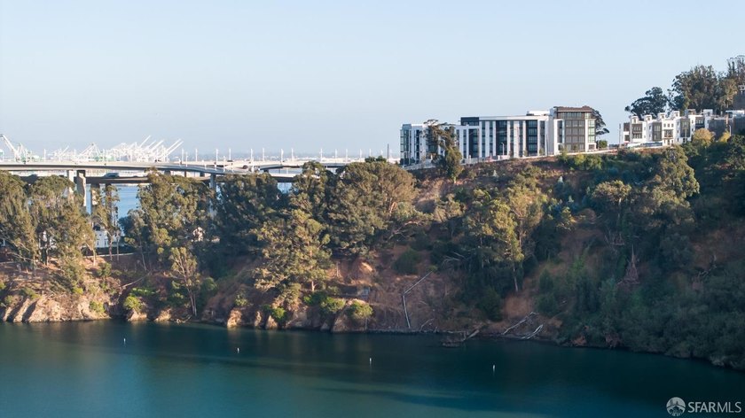 The Residences at Yerba Buena Island offer a rare opportunity to - photo 21