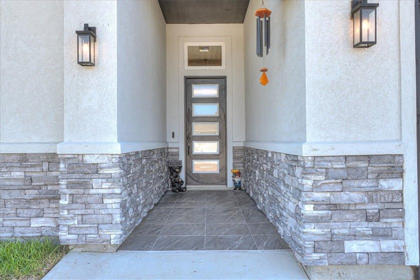 Now here is your chance to move-into this.... Beautiful Home - photo 3