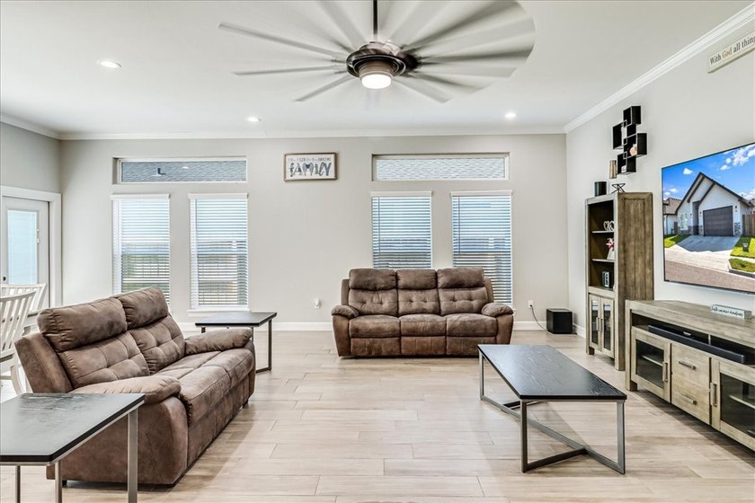 Now here is your chance to move-into this.... Beautiful Home - photo 7
