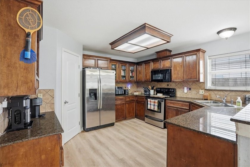 Welcome Home!!! Prepare to fall in love with this beautifully - photo 7