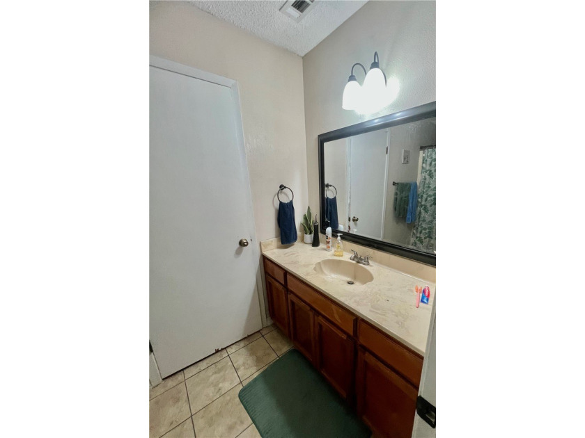 Great home located in Flour Bluff school district. Has three - photo 6