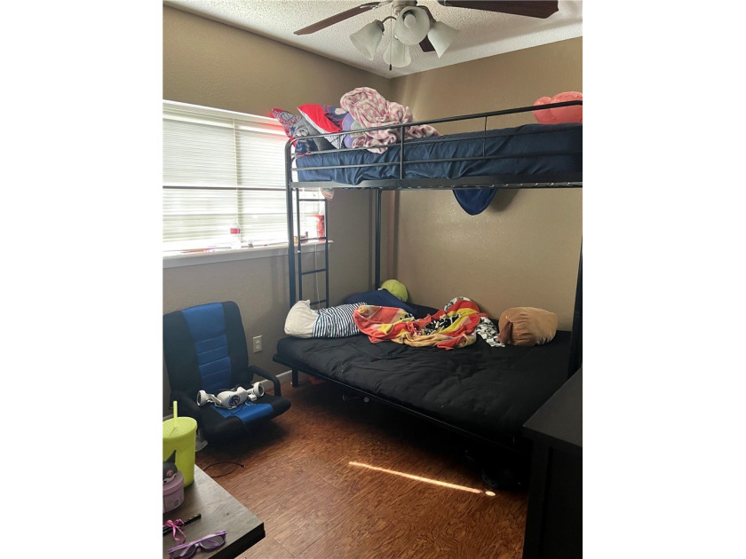 Great home located in Flour Bluff school district. Has three - photo 7
