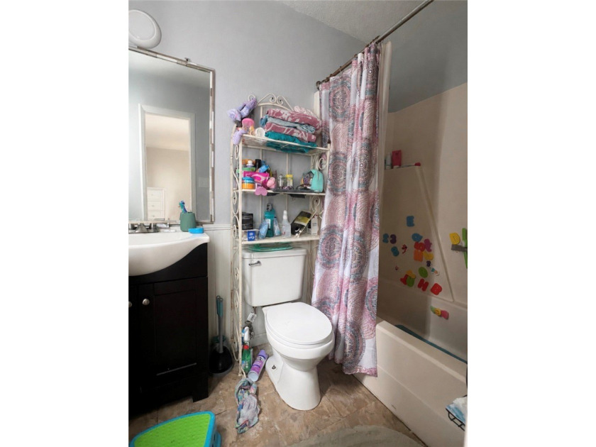 Great home located in Flour Bluff school district. Has three - photo 9