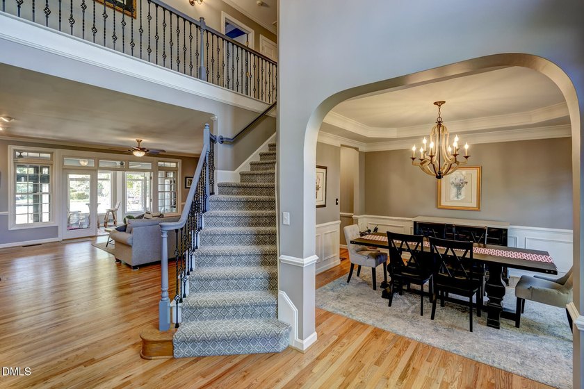 Perfect for entertainers alike, this beautiful all brick home - photo 7