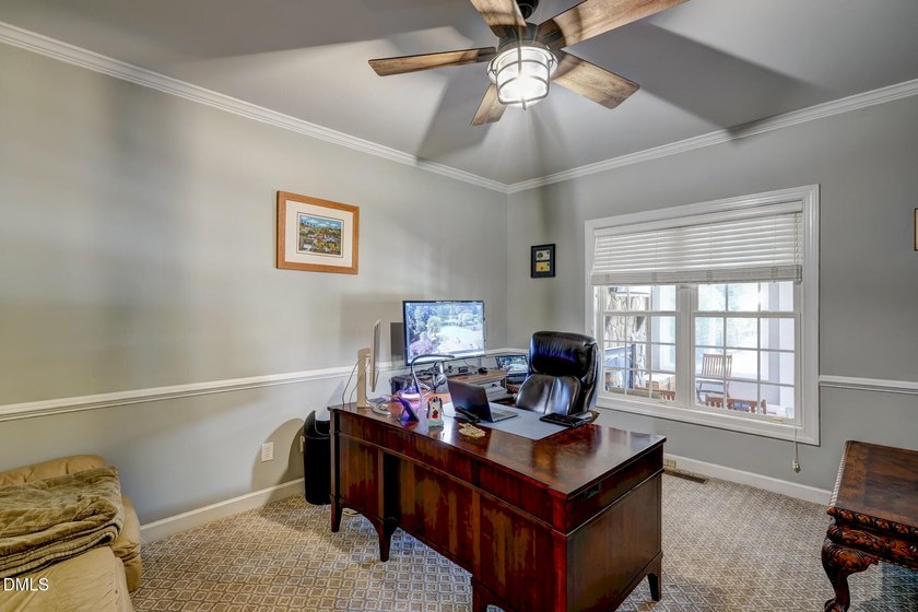 Perfect for entertainers alike, this beautiful all brick home - photo 8