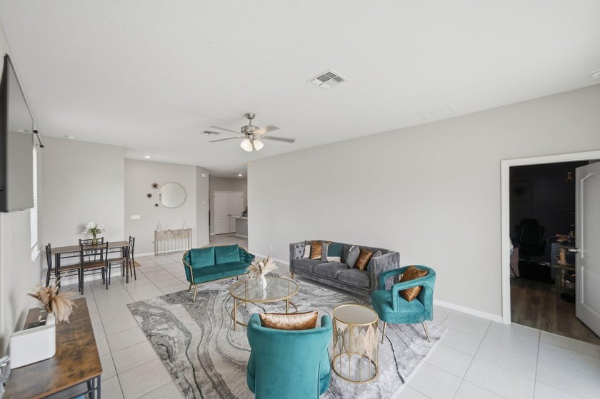 Welcome to this spacious 4-bedroom, 2-bathroom townhome built in - photo 15
