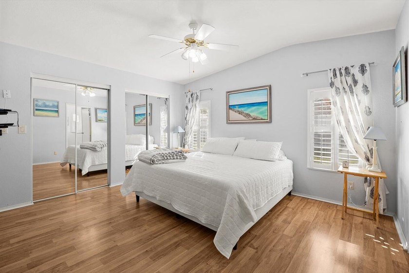 Charming Beachcomber model offering 2 spacious bedrooms, 2 baths - photo 16