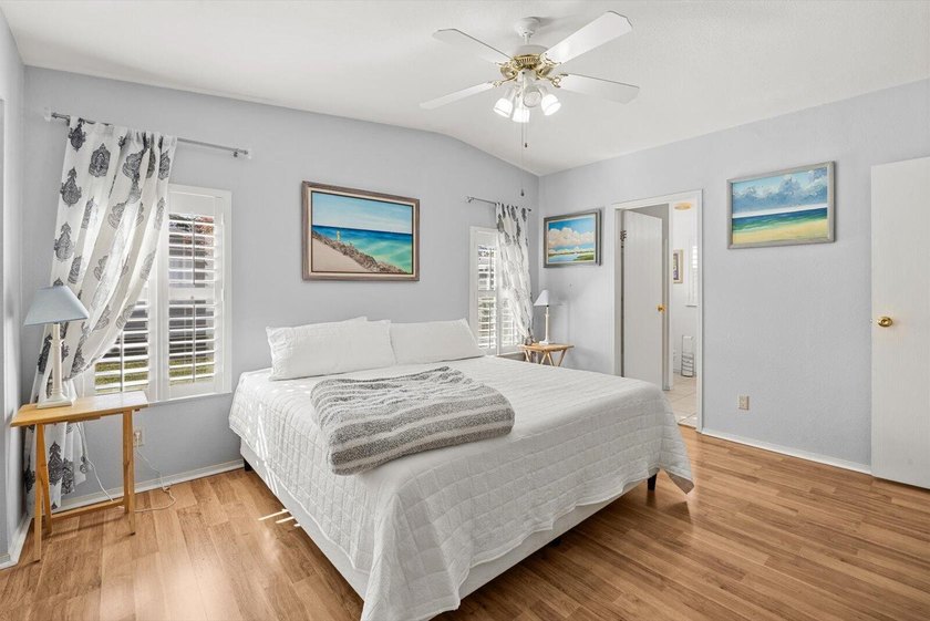Charming Beachcomber model offering 2 spacious bedrooms, 2 baths - photo 17