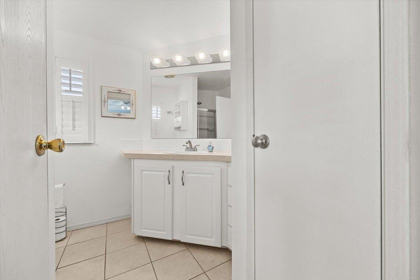 Charming Beachcomber model offering 2 spacious bedrooms, 2 baths - photo 19