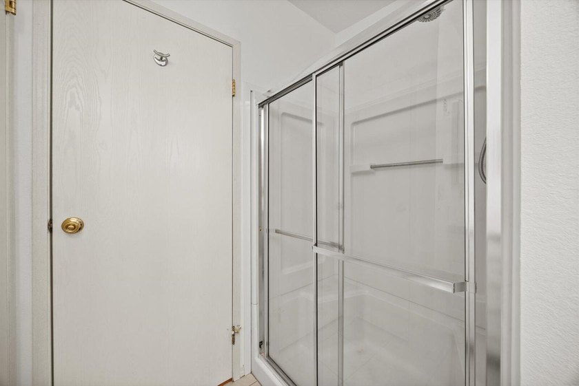 Charming Beachcomber model offering 2 spacious bedrooms, 2 baths - photo 21