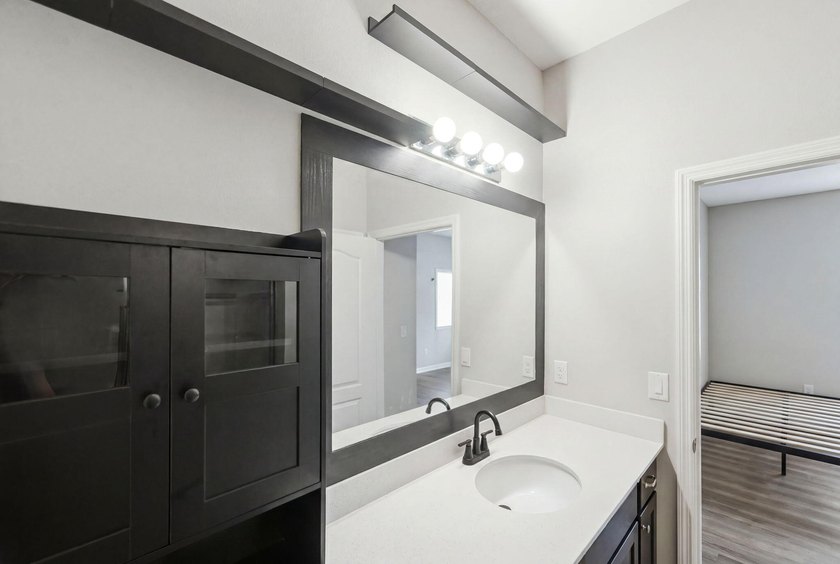 Welcome to this spacious 4-bedroom, 2-bathroom townhome built in - photo 23