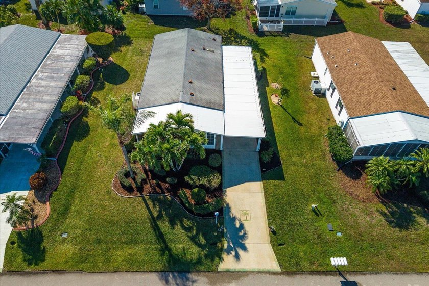 Charming Beachcomber model offering 2 spacious bedrooms, 2 baths - photo 31