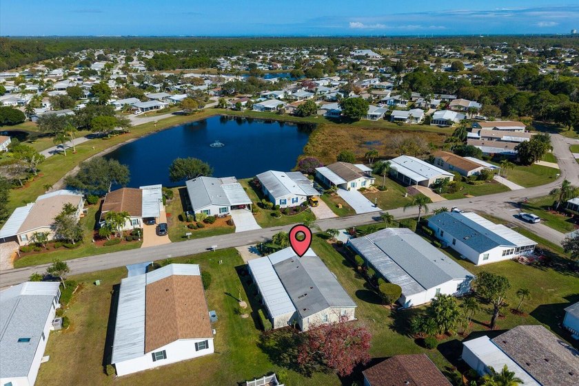 Charming Beachcomber model offering 2 spacious bedrooms, 2 baths - photo 33