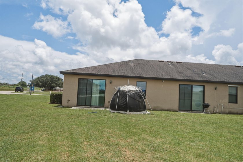 Welcome to this spacious 4-bedroom, 2-bathroom townhome built in - photo 35