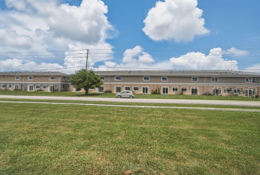 Welcome to this spacious 4-bedroom, 2-bathroom townhome built in - photo 36