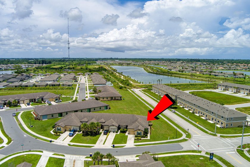 Welcome to this spacious 4-bedroom, 2-bathroom townhome built in - photo 39