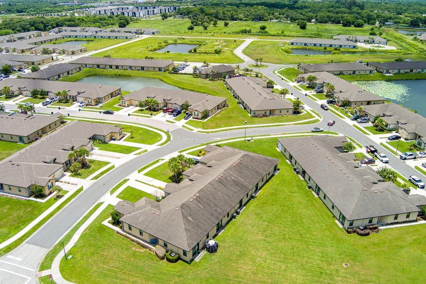 Welcome to this spacious 4-bedroom, 2-bathroom townhome built in - photo 43