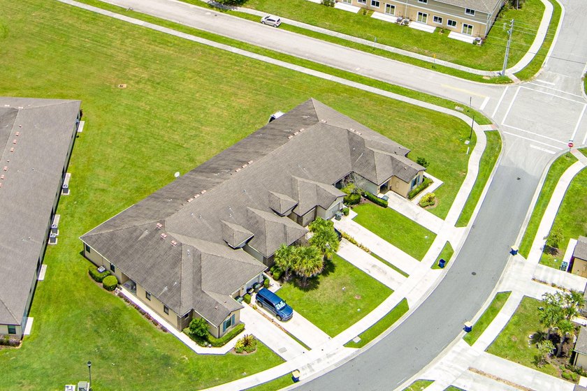 Welcome to this spacious 4-bedroom, 2-bathroom townhome built in - photo 49