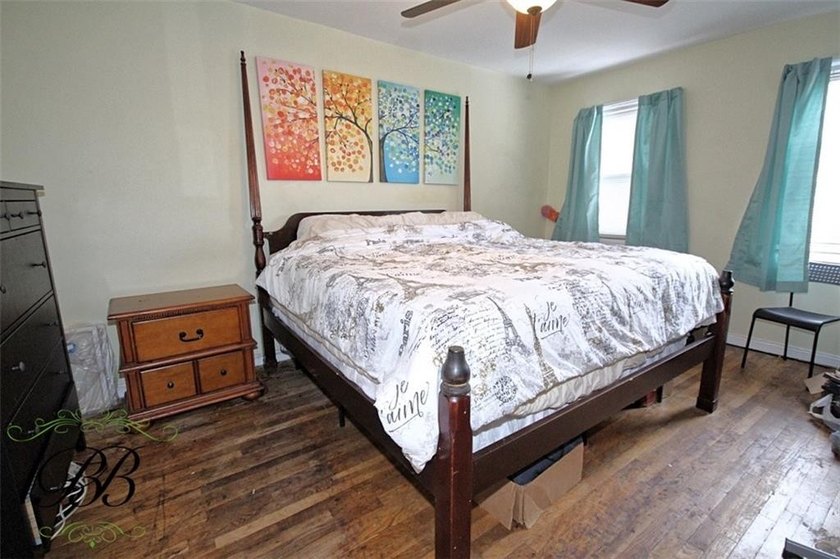 Welcome to this spacious and versatile brick 3-bedroom duplex - photo 11