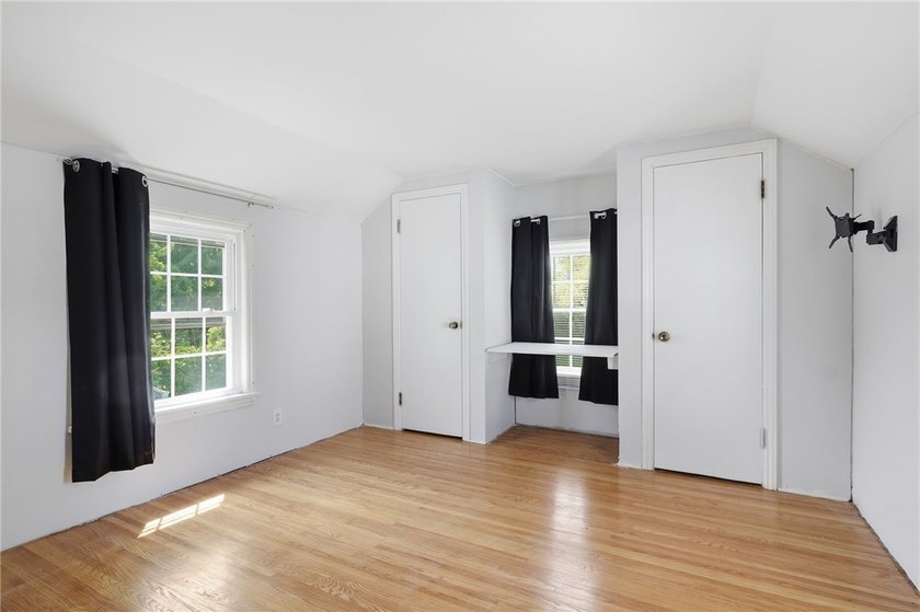 Welcome to 135 Glen Ellyn Way, a beautifully updated home - photo 11