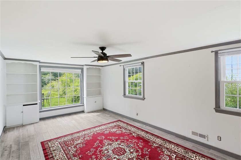 Welcome to 135 Glen Ellyn Way, a beautifully updated home - photo 13