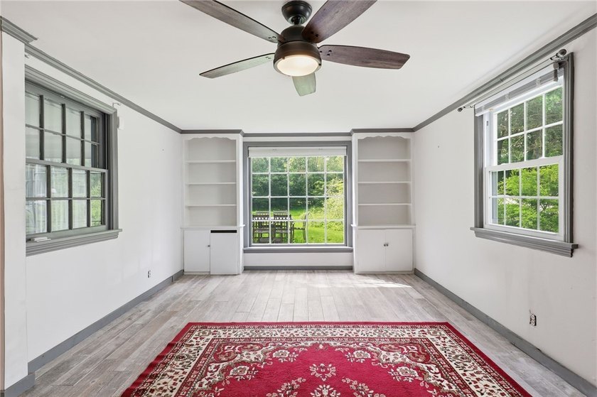 Welcome to 135 Glen Ellyn Way, a beautifully updated home - photo 16