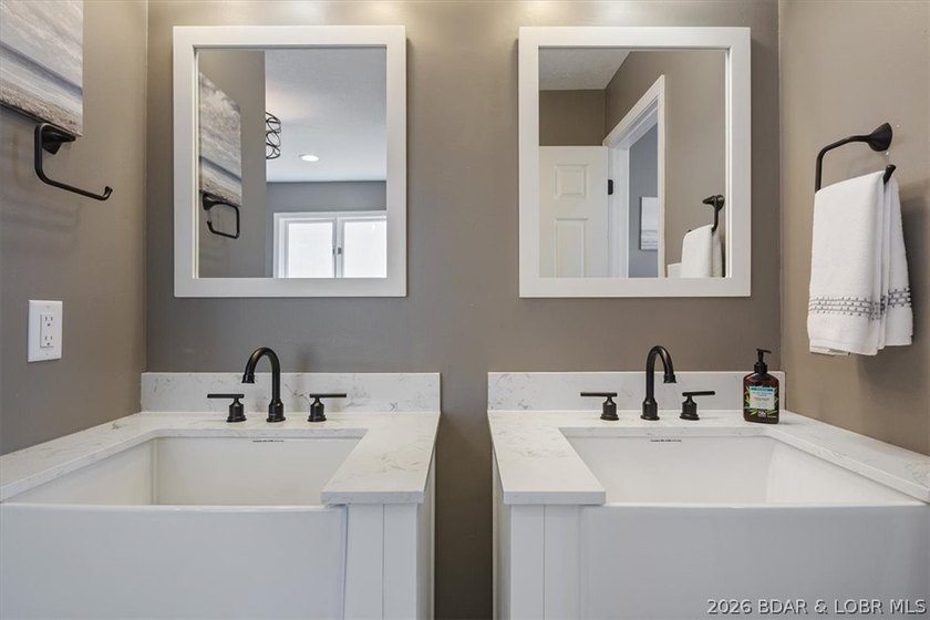 Updated, turnkey, and fully furnished, this beautifully - photo 23