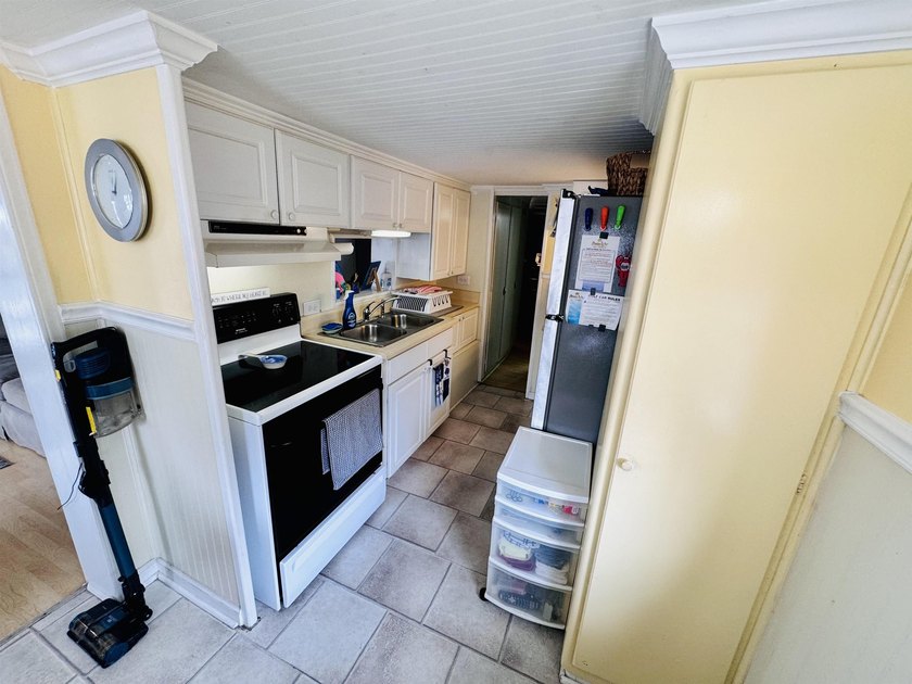 WELL BUILT 2 BED/1 AND A HALF BATH BEACH BUNGALOW WITH - photo 17