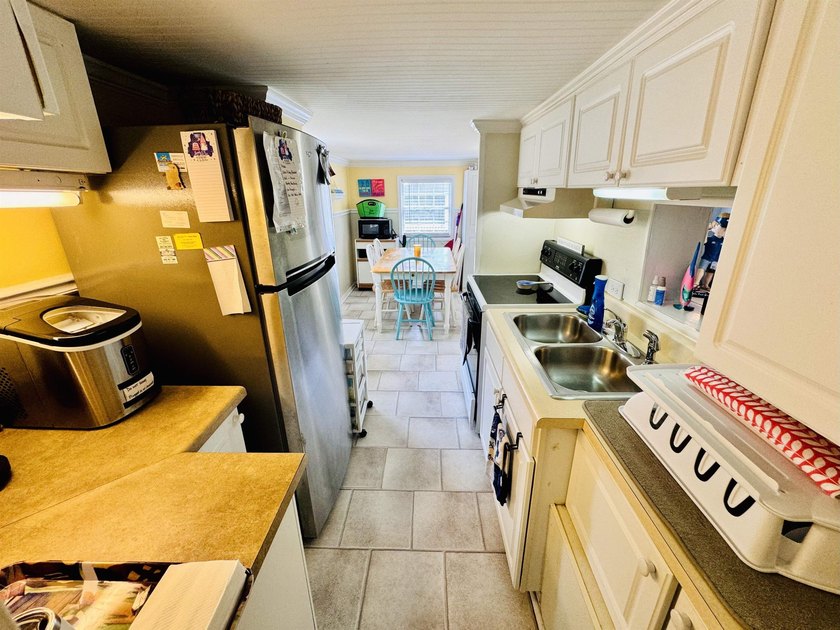 WELL BUILT 2 BED/1 AND A HALF BATH BEACH BUNGALOW WITH - photo 18